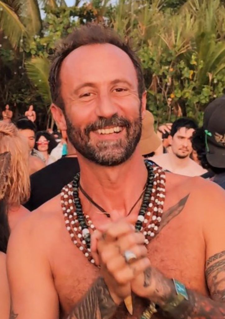 Nicolas Bompar, praticien en kundalini activation et breathwork, accompagnement énergétique et états modifiés de conscience